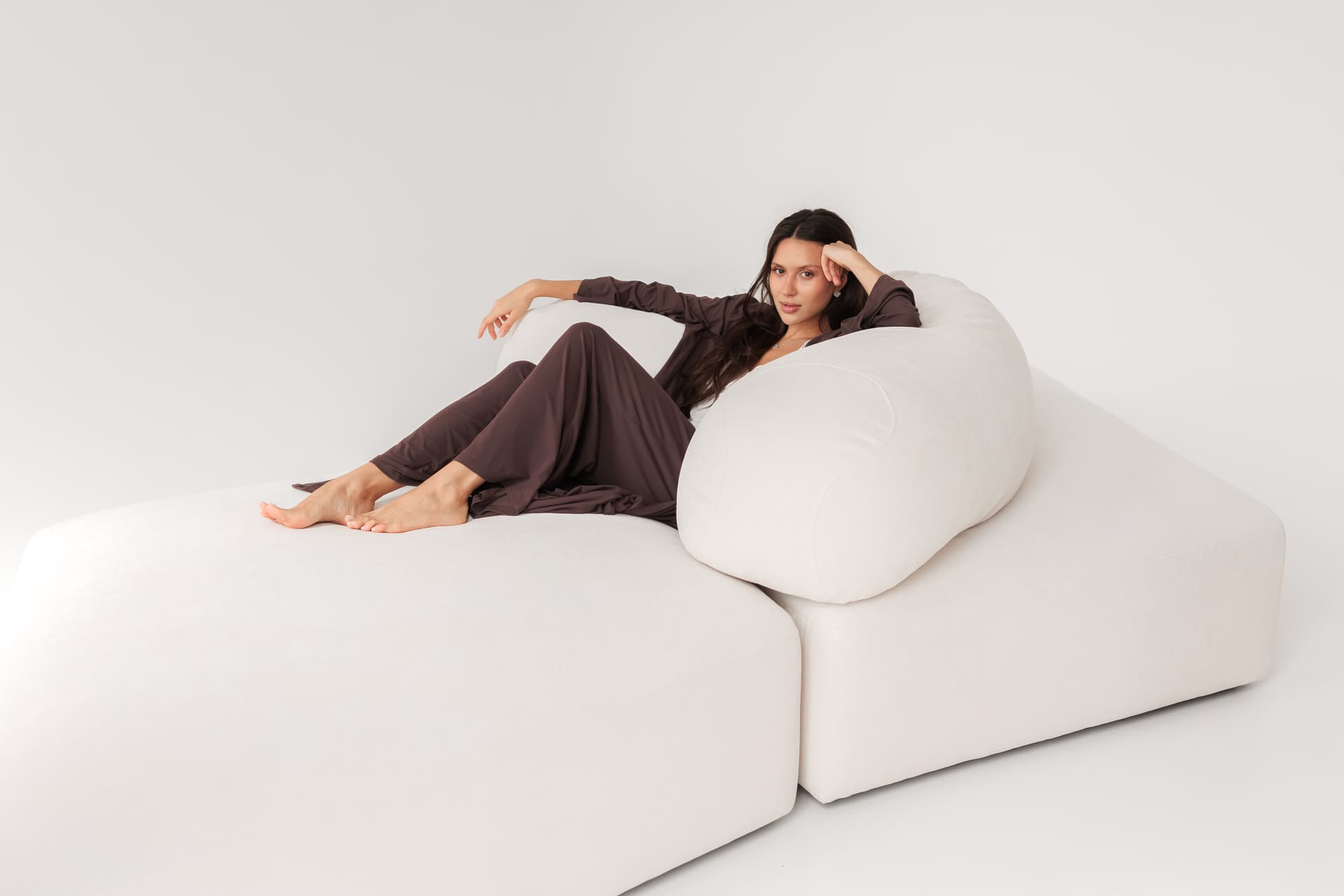 Один из мягких диванов