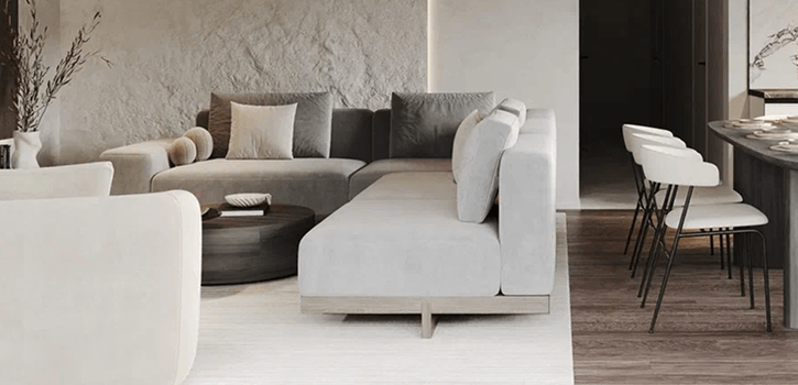 Серебристый диван в гостиной